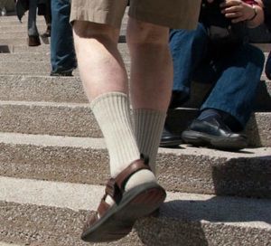 15-first-date-fashion-mistakes-men-make39184005-apr-13-2012-600x544